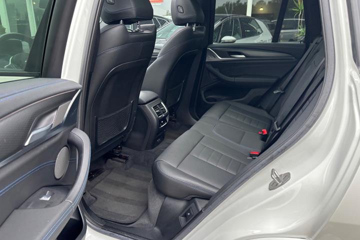 Hvid BMW iX3 fra 2023
