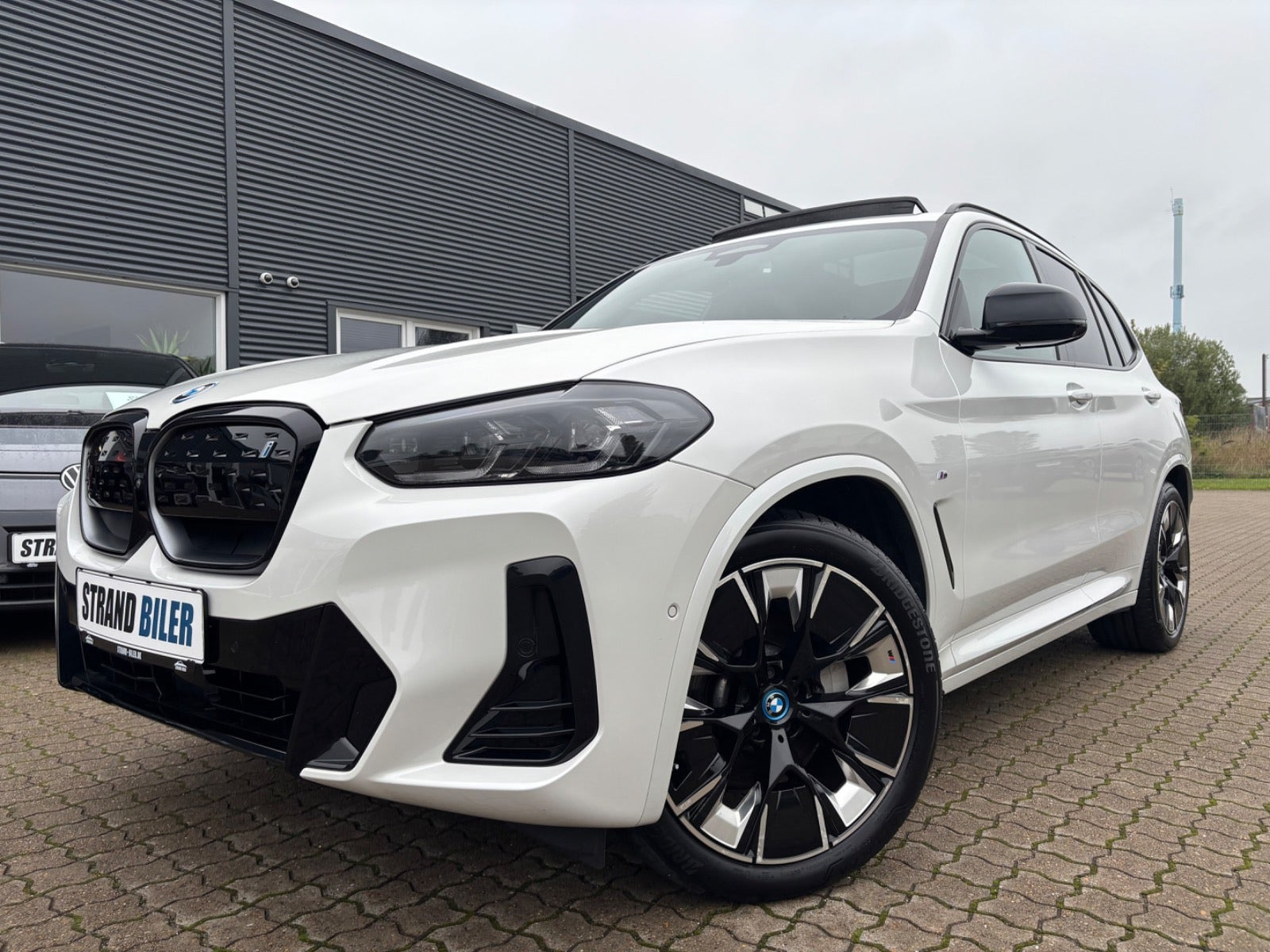 Hvid BMW iX3 fra 2023