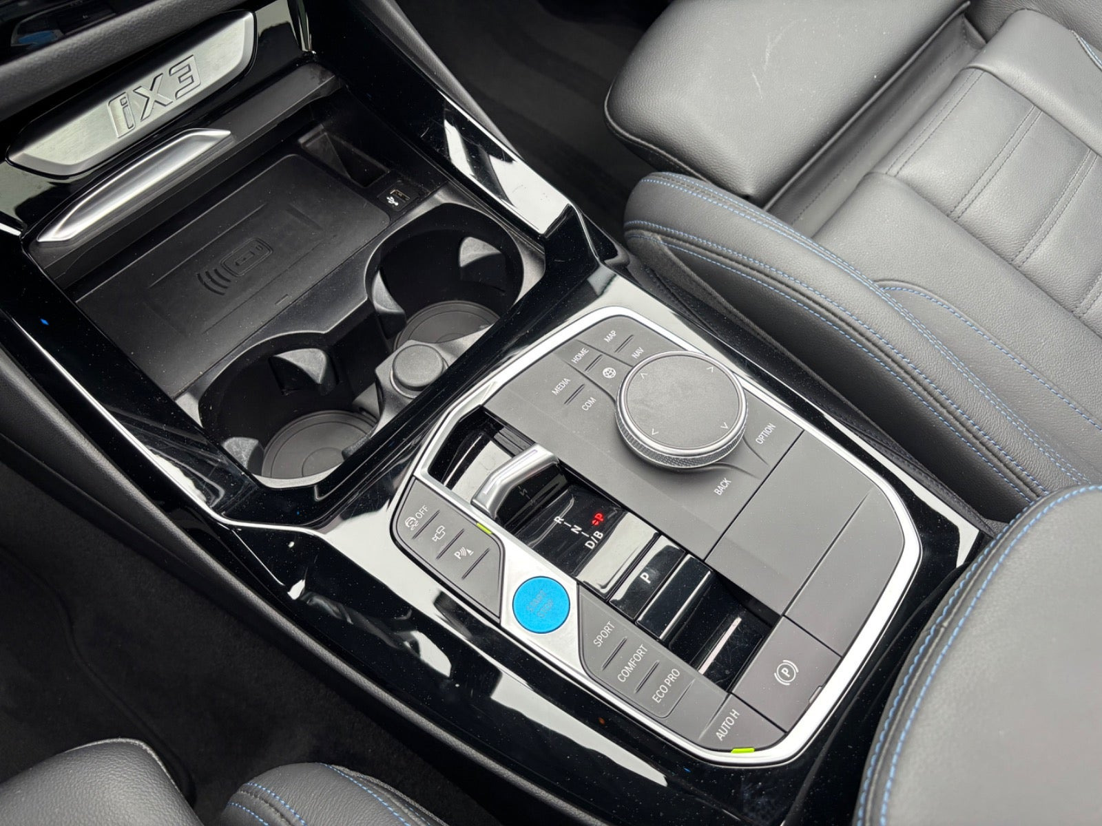 Hvid BMW iX3 fra 2023