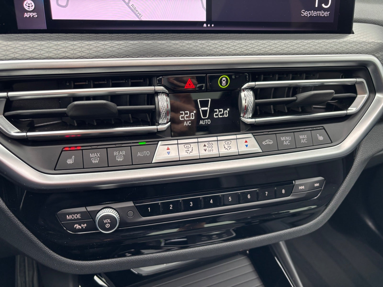 Hvid BMW iX3 fra 2023