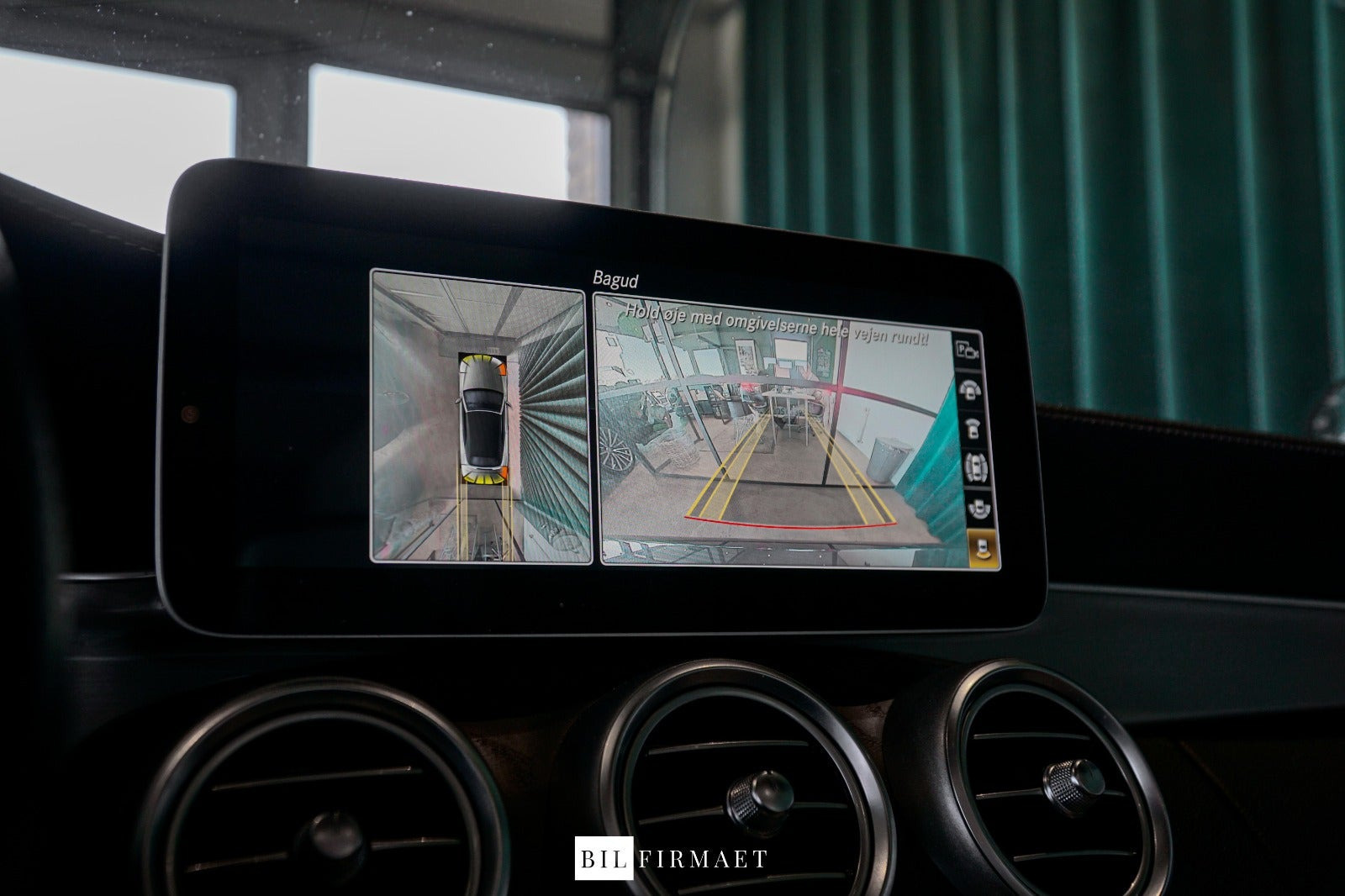 Grå Mercedes C300 fra 2019