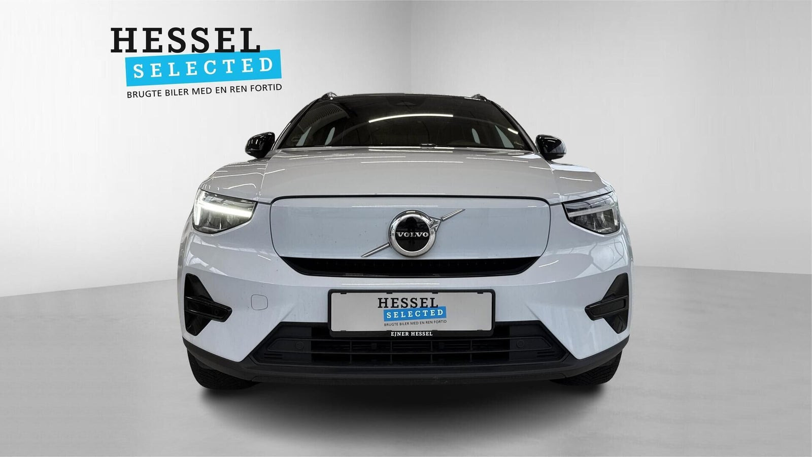 Blå Volvo XC40 fra 2024