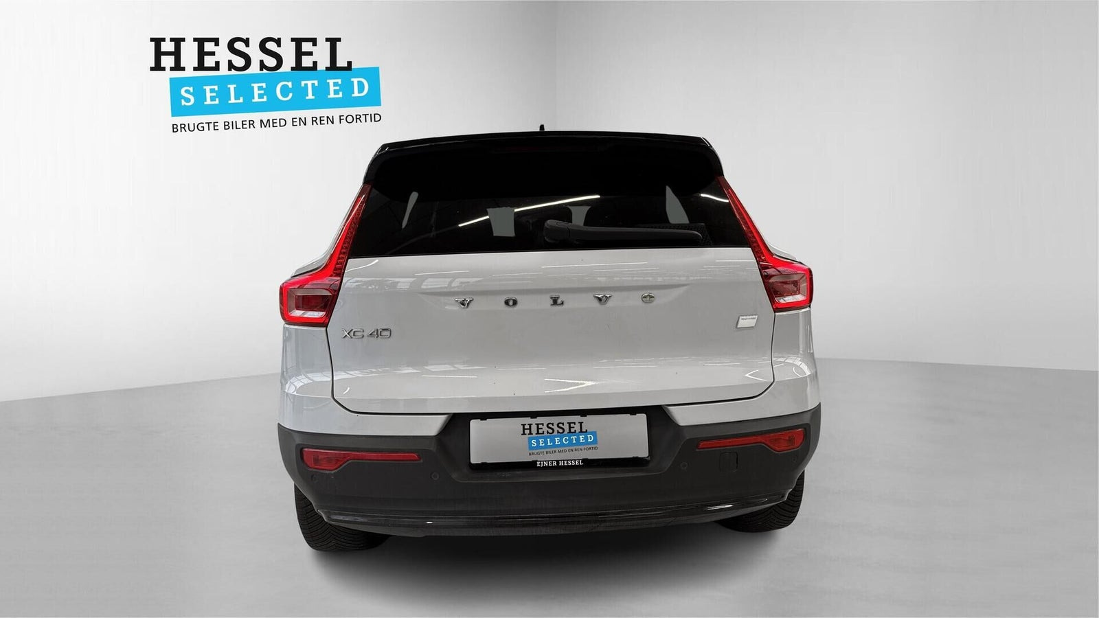Blå Volvo XC40 fra 2024
