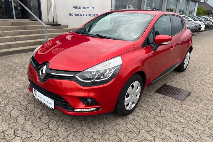Rød Renault Clio IV fra 2019