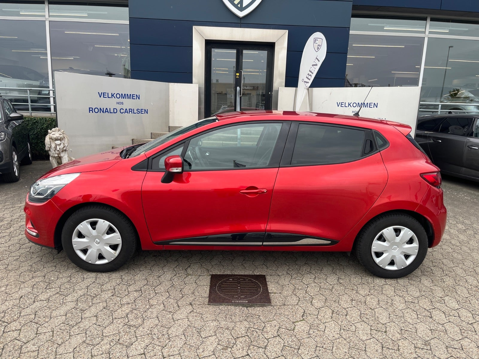 Rød Renault Clio IV fra 2019