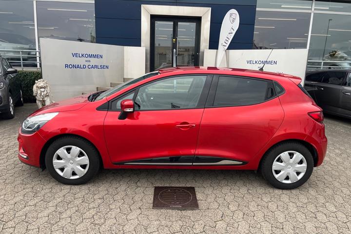 Rød Renault Clio IV fra 2019