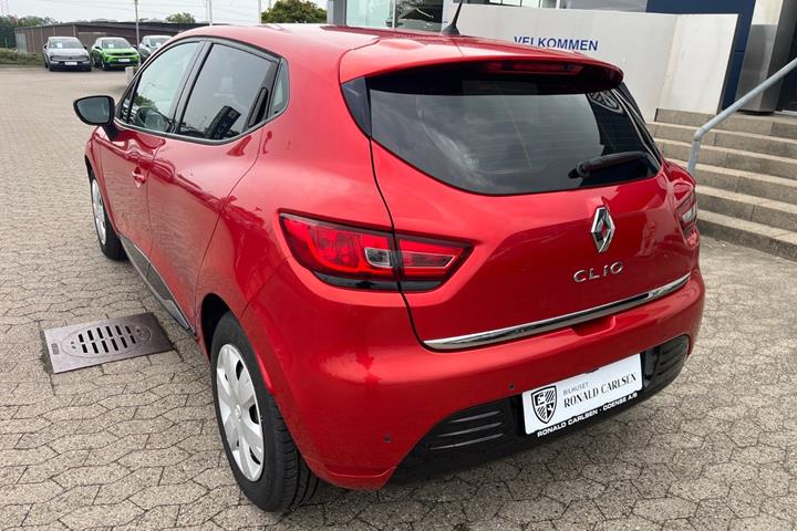 Rød Renault Clio IV fra 2019