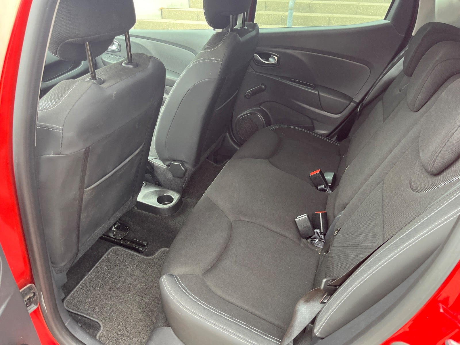 Rød Renault Clio IV fra 2019