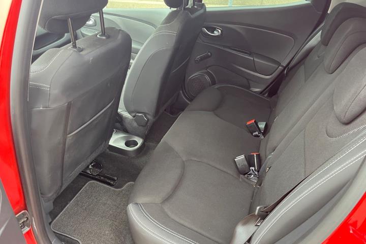 Rød Renault Clio IV fra 2019