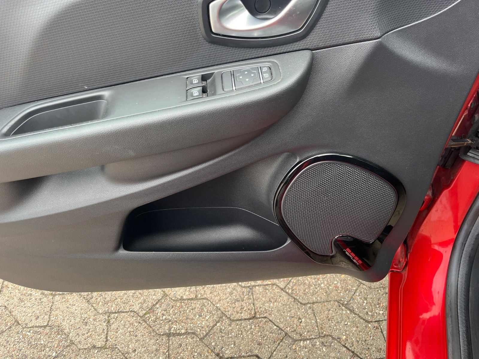 Rød Renault Clio IV fra 2019