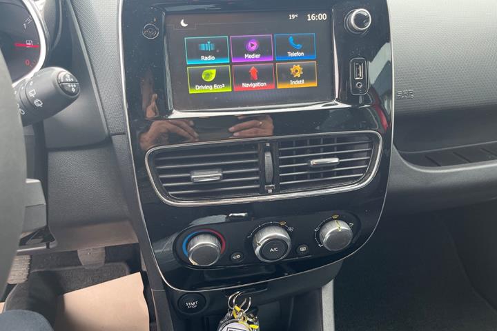 Rød Renault Clio IV fra 2019