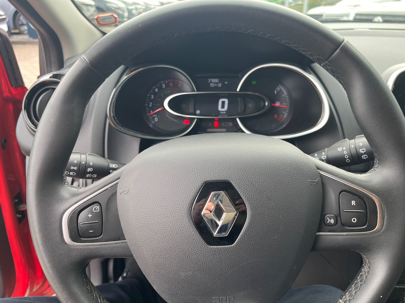 Rød Renault Clio IV fra 2019