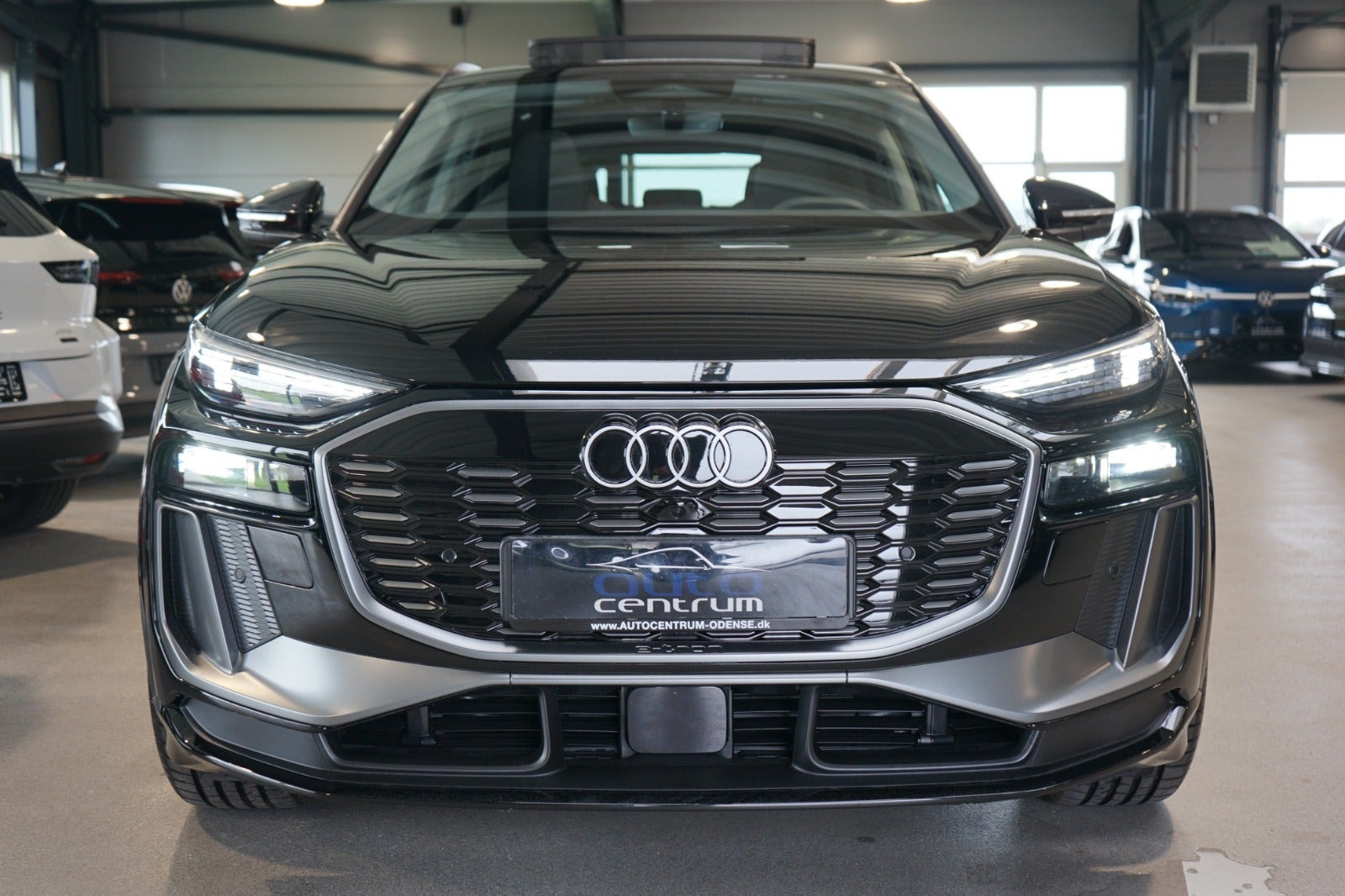 Sort Audi Q6 e-tron fra 2025