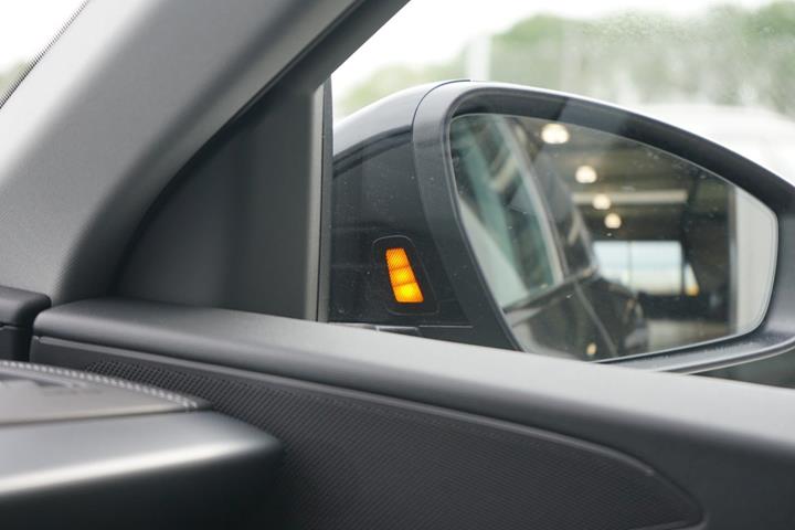 Sort Audi Q6 e-tron fra 2025