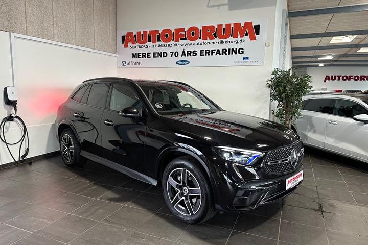 Sort Mercedes GLC300 e fra 2023