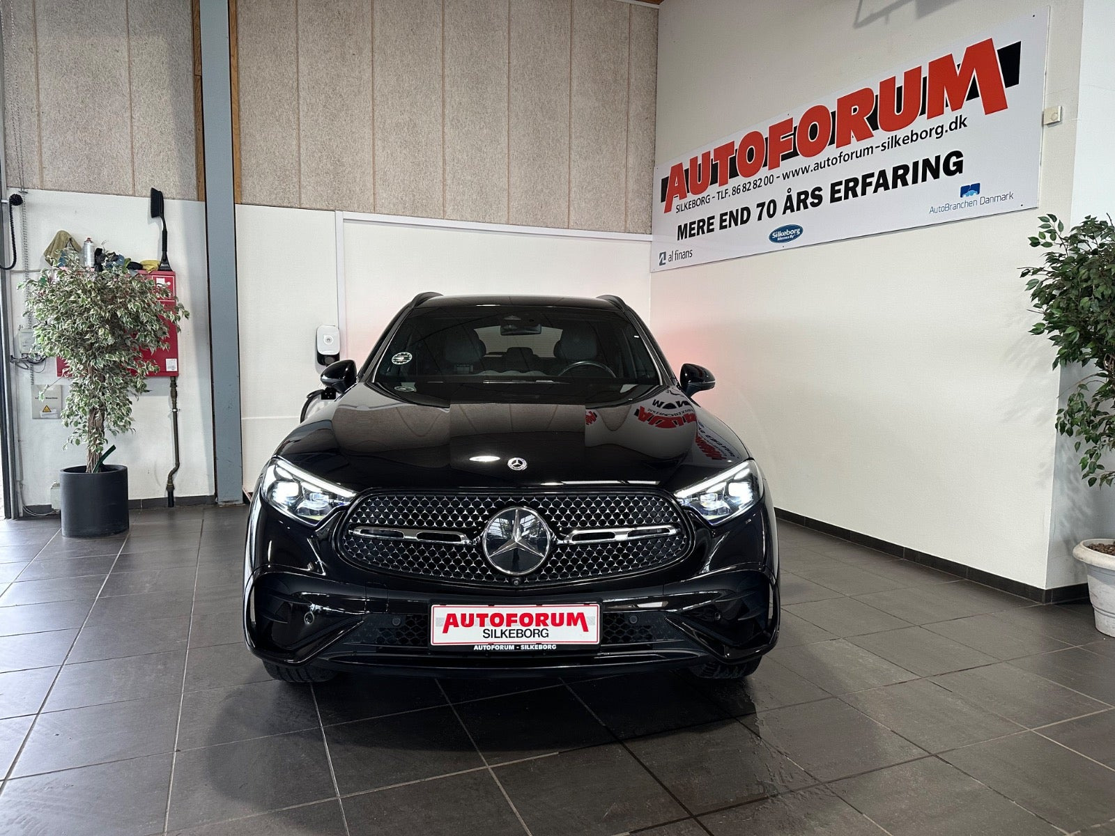 Sort Mercedes GLC300 e fra 2023