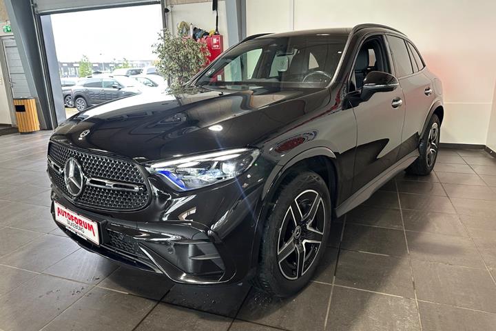 Sort Mercedes GLC300 e fra 2023