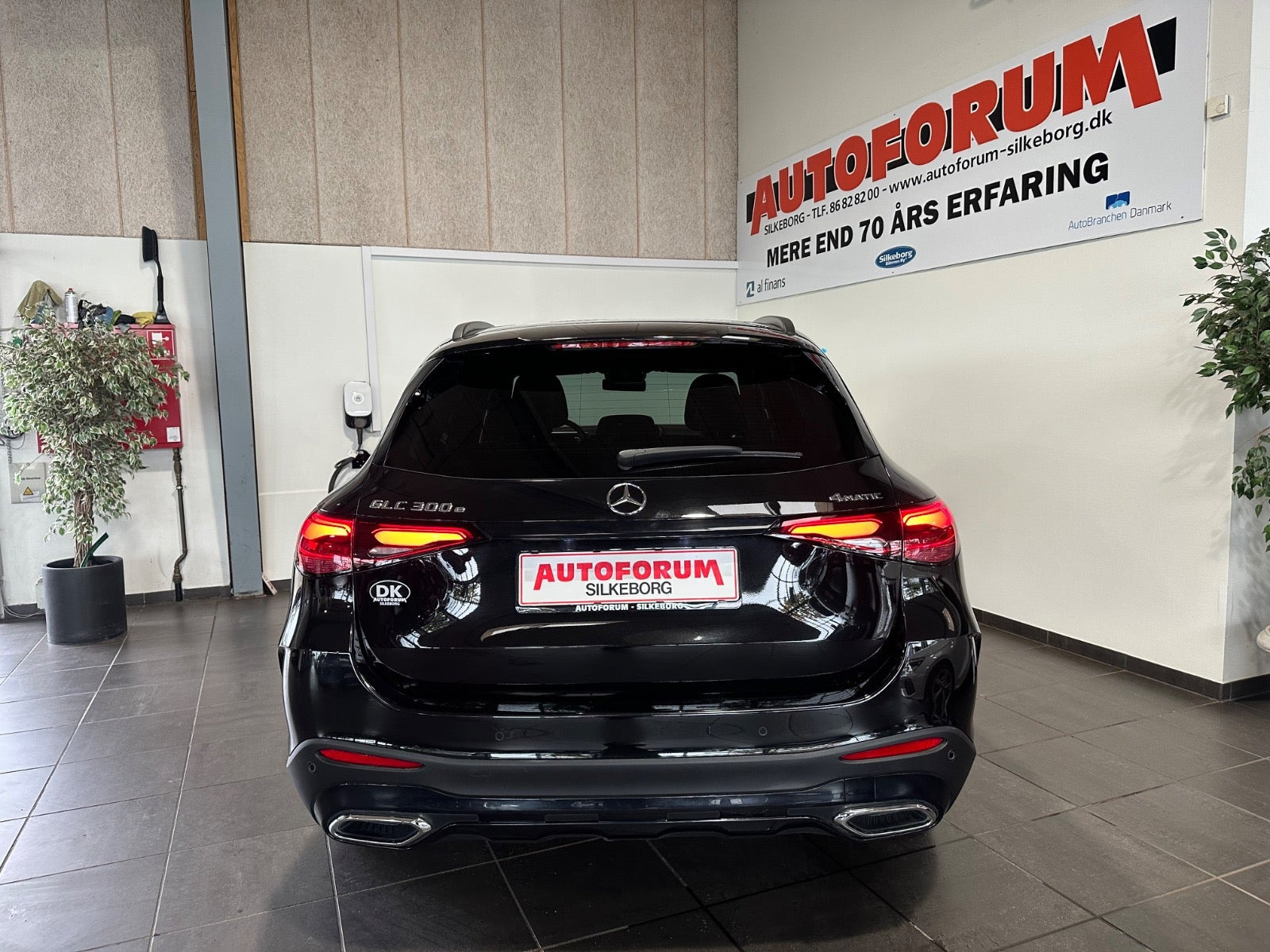 Sort Mercedes GLC300 e fra 2023