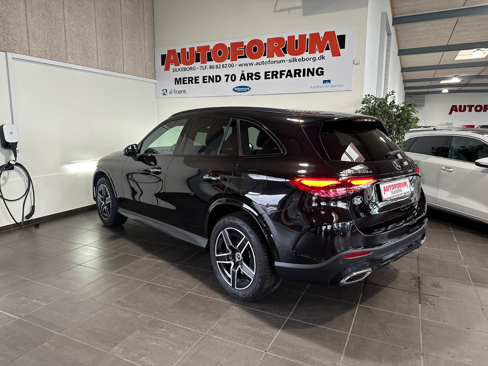 Sort Mercedes GLC300 e fra 2023