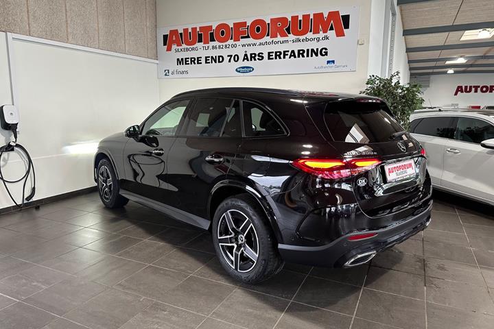Sort Mercedes GLC300 e fra 2023
