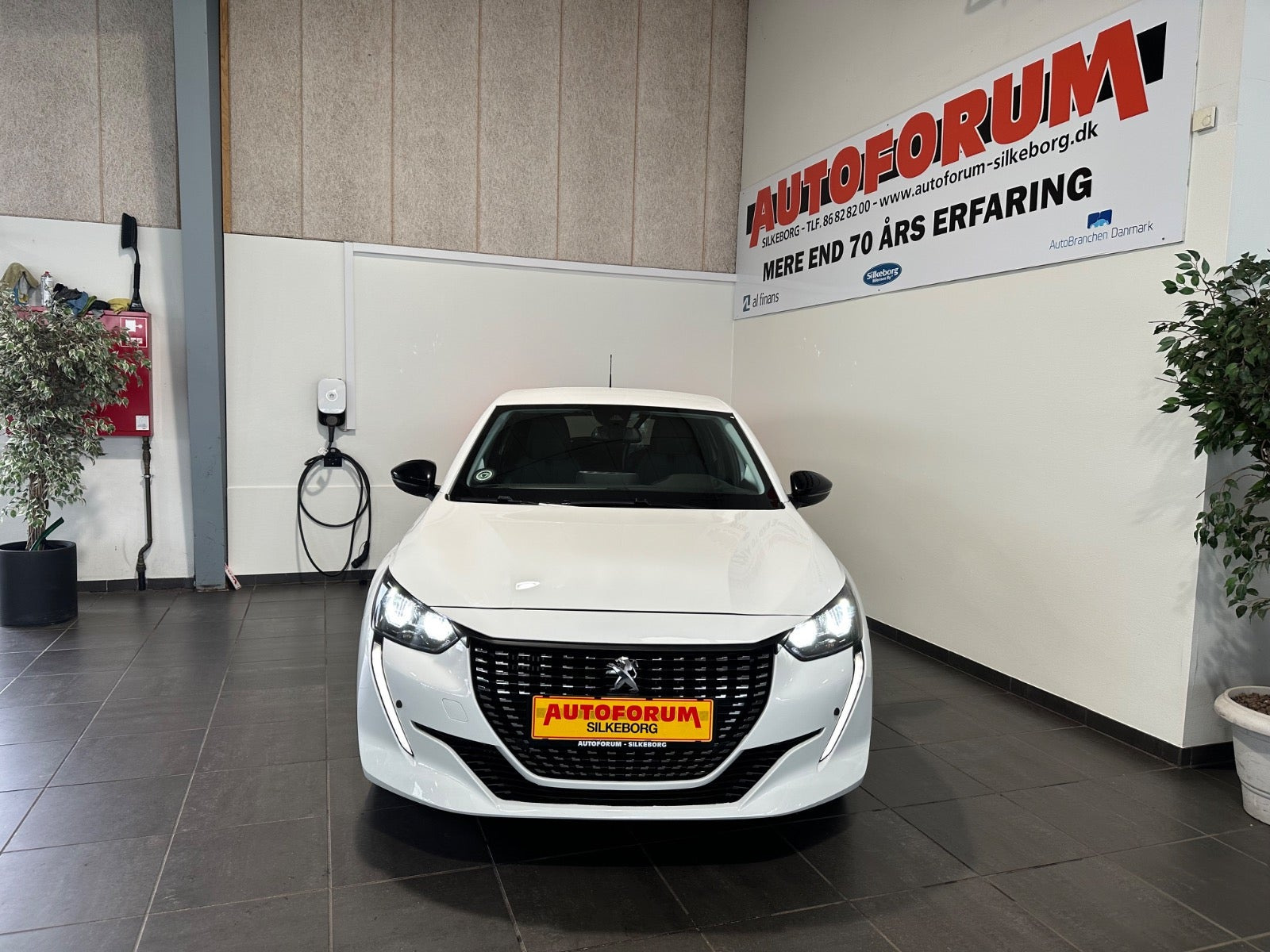 Hvid Peugeot 208 fra 2022