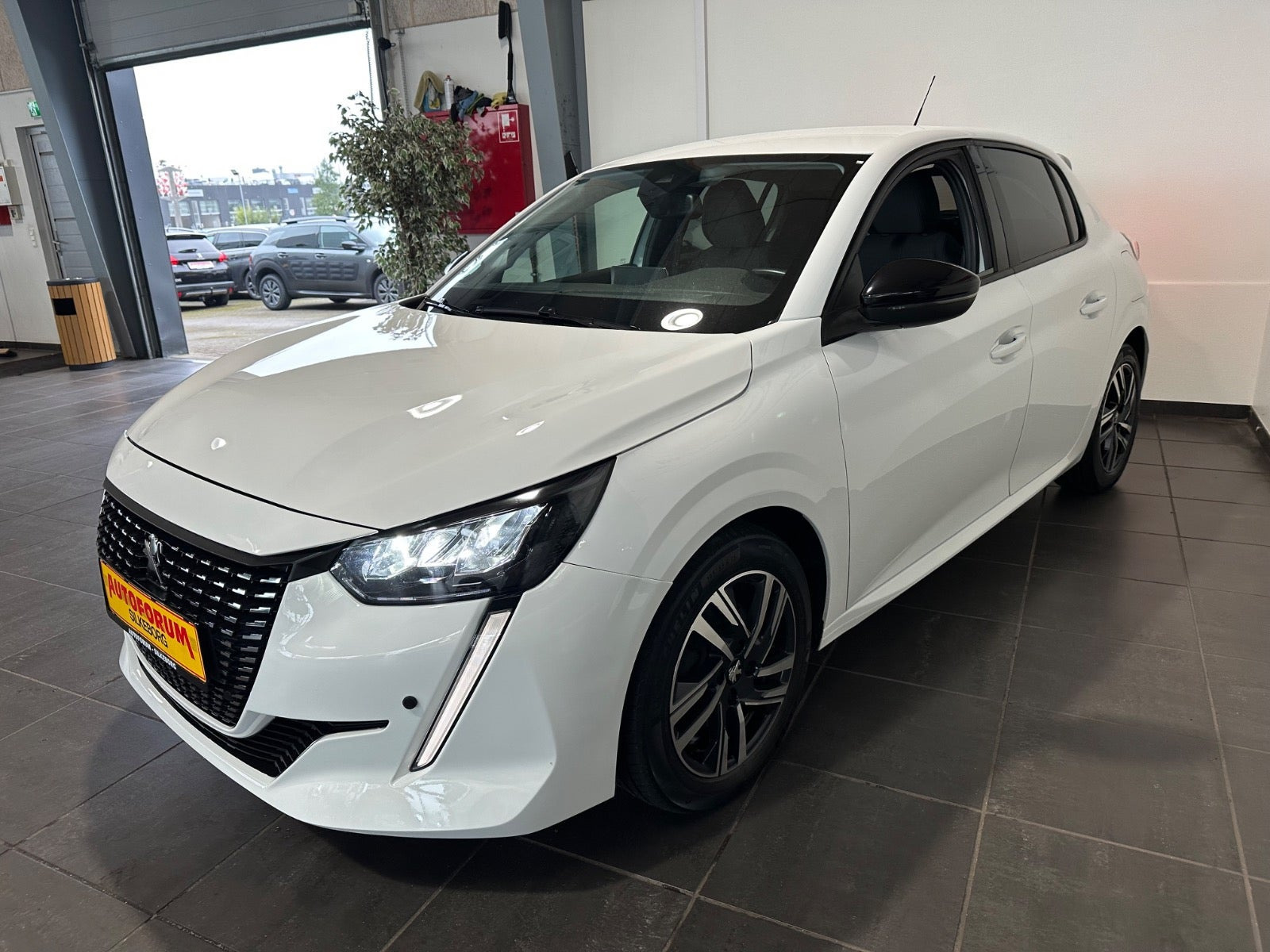 Hvid Peugeot 208 fra 2022