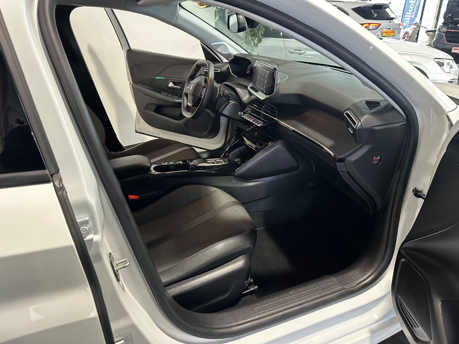 Hvid Peugeot 208 fra 2022