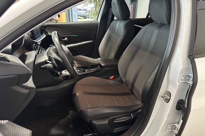 Hvid Peugeot 208 fra 2022