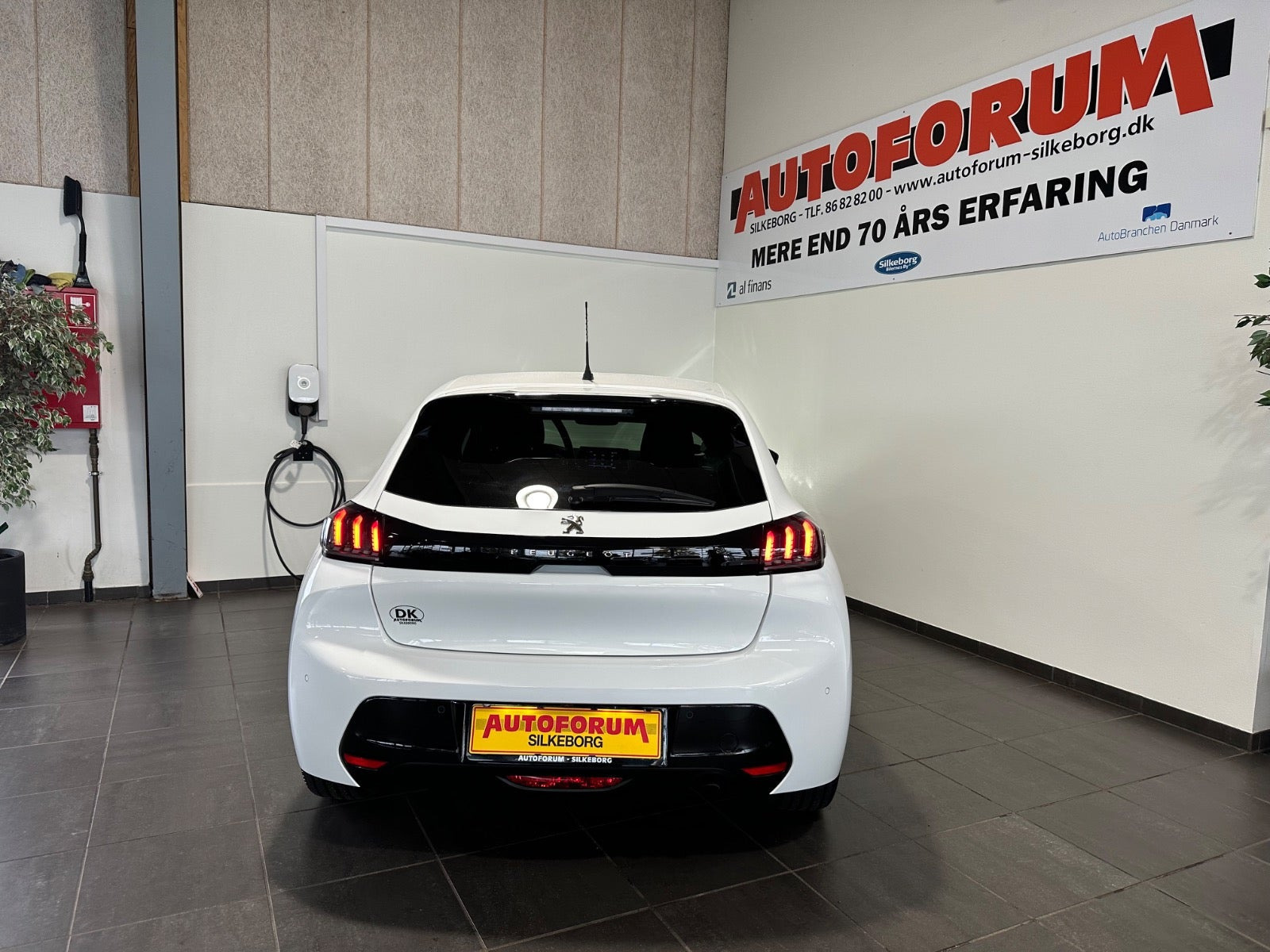 Hvid Peugeot 208 fra 2022