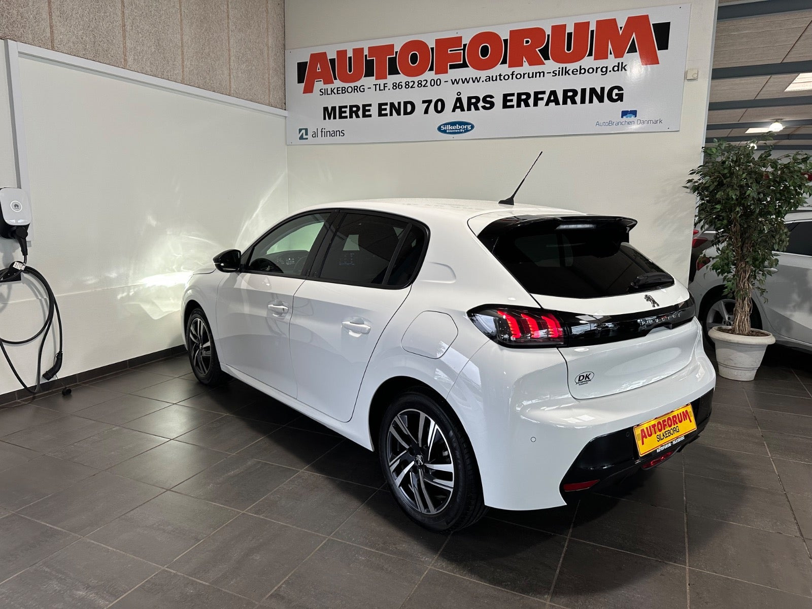 Hvid Peugeot 208 fra 2022
