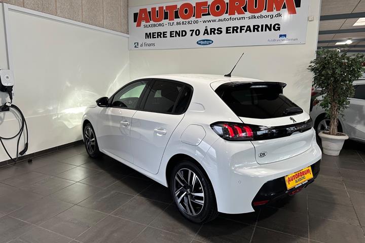 Hvid Peugeot 208 fra 2022
