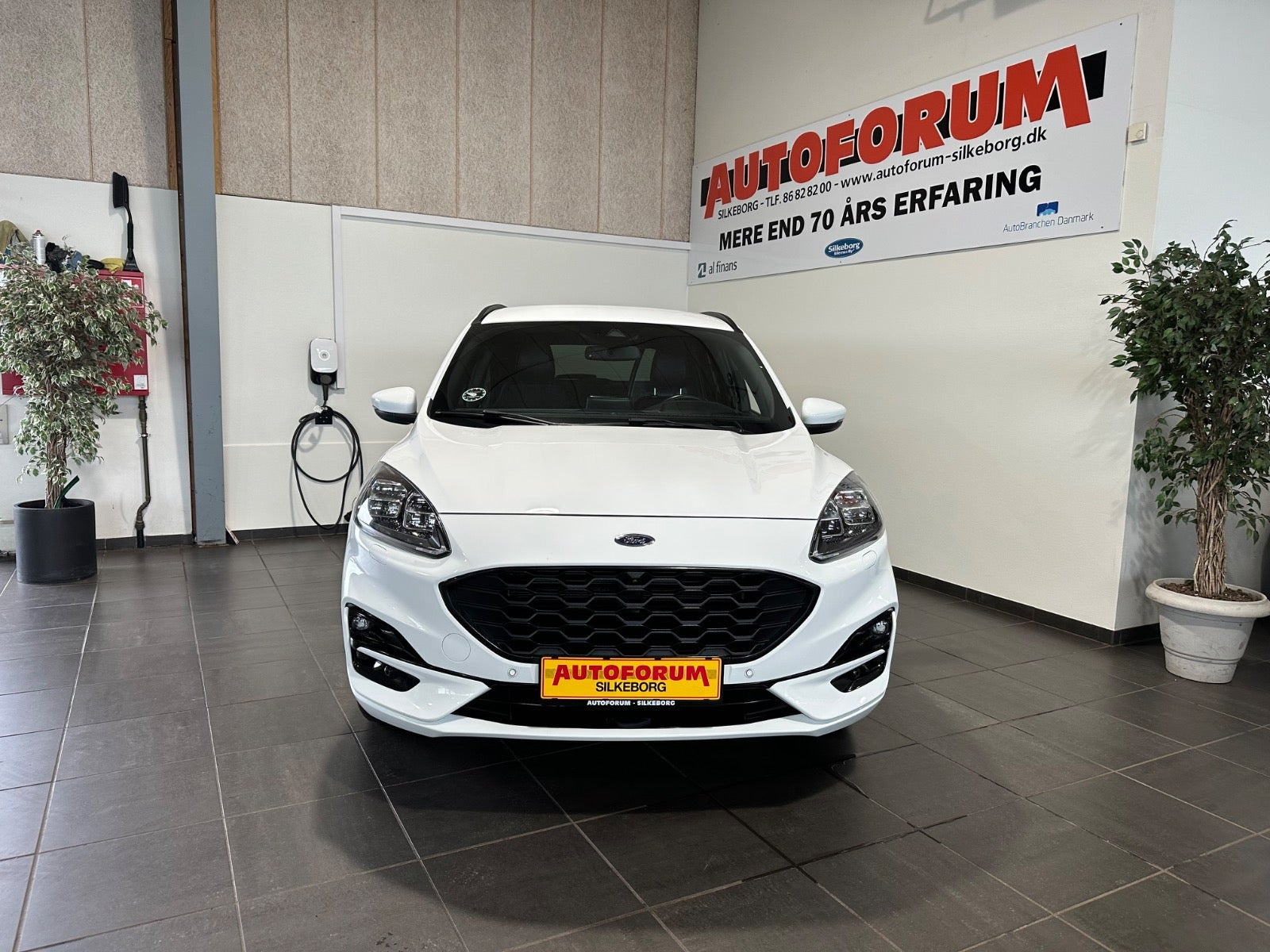 Hvid Ford Kuga fra 2022