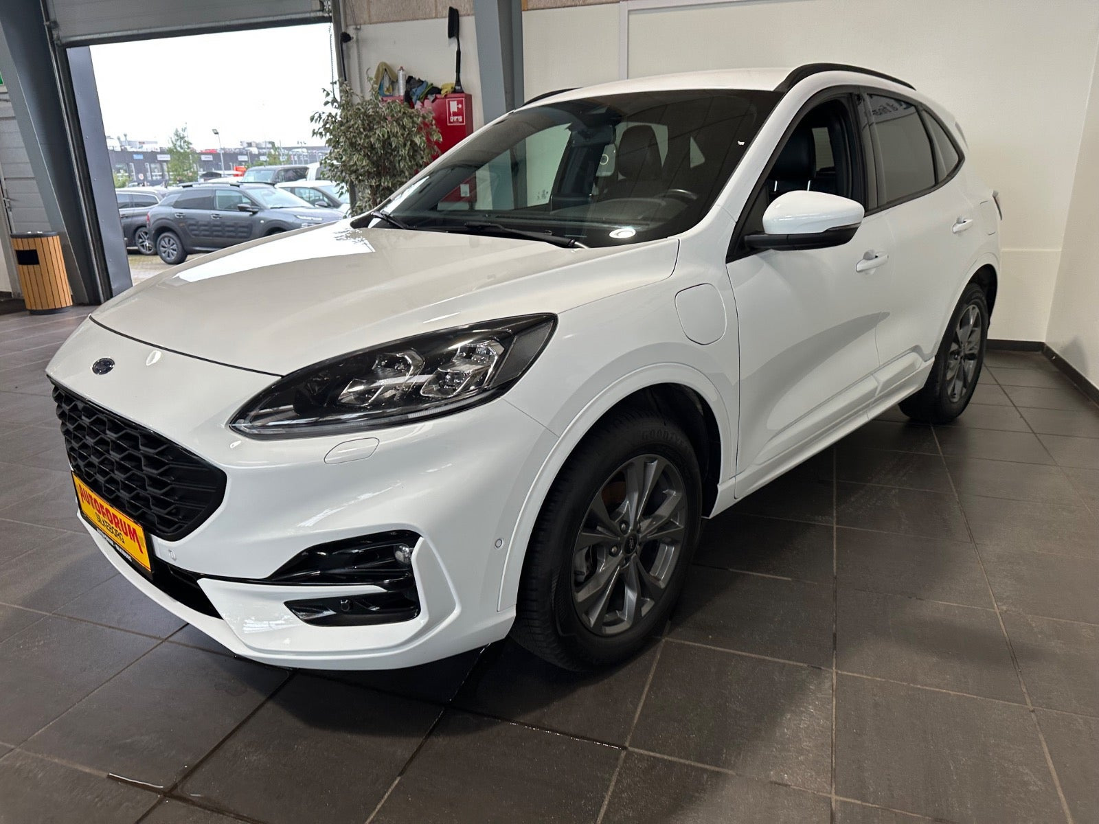 Hvid Ford Kuga fra 2022