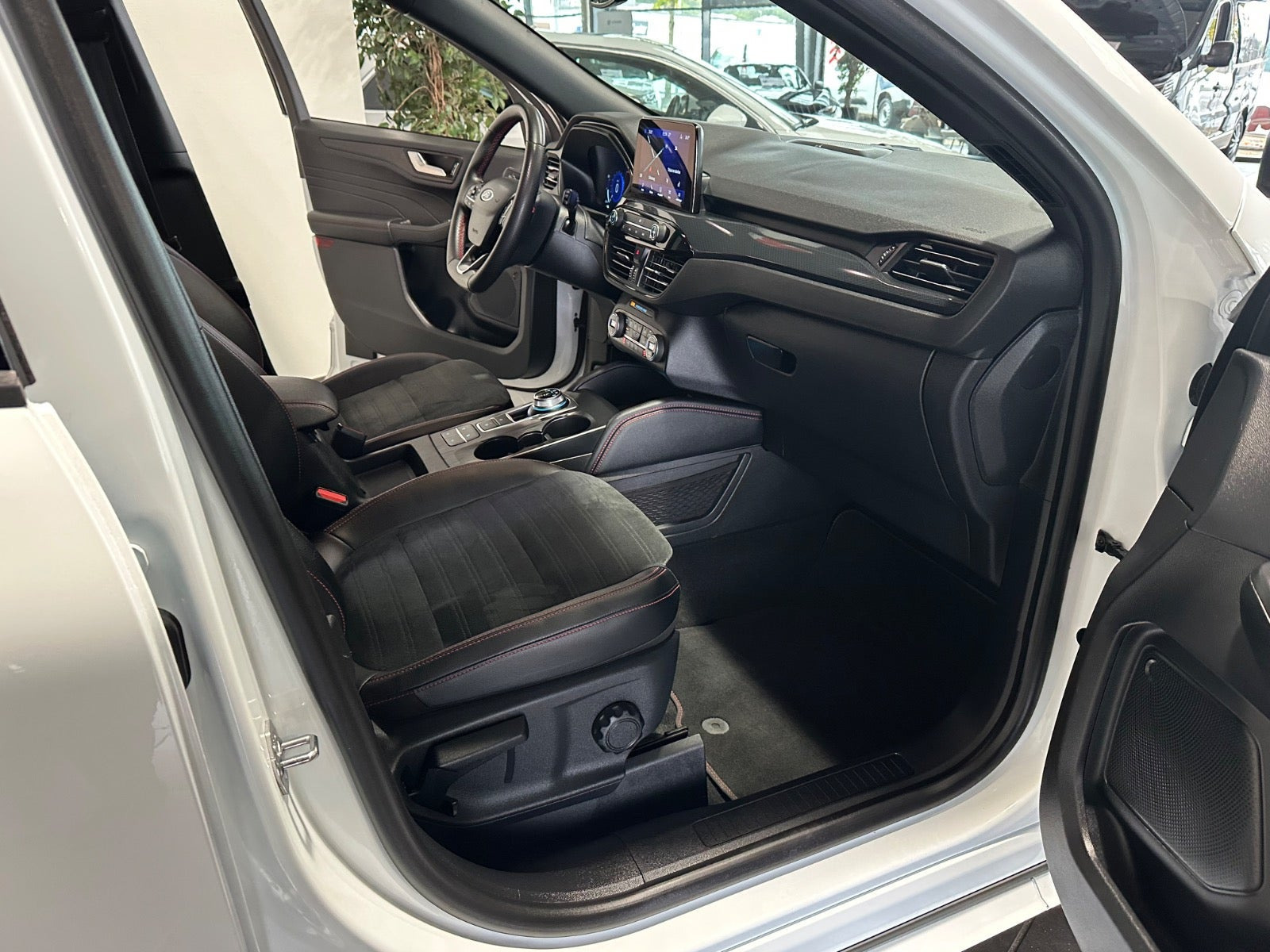 Hvid Ford Kuga fra 2022