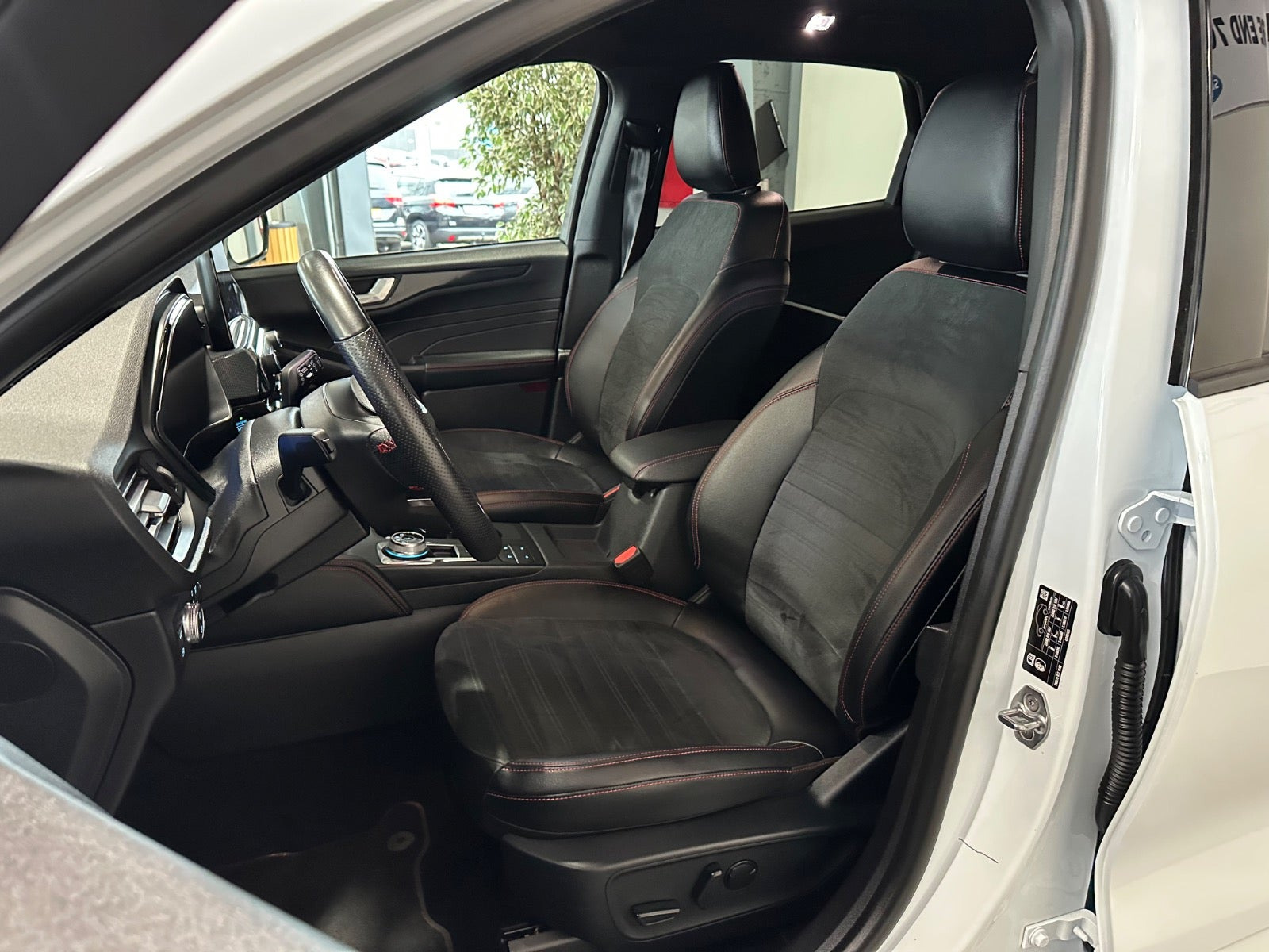 Hvid Ford Kuga fra 2022