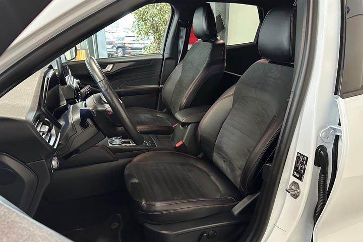 Hvid Ford Kuga fra 2022