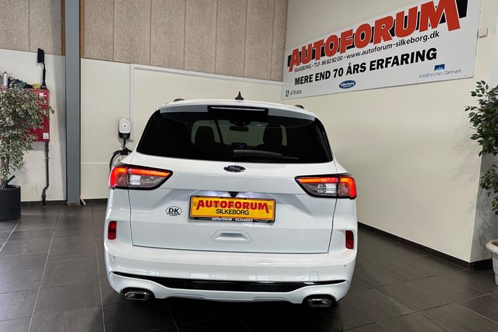 Hvid Ford Kuga fra 2022