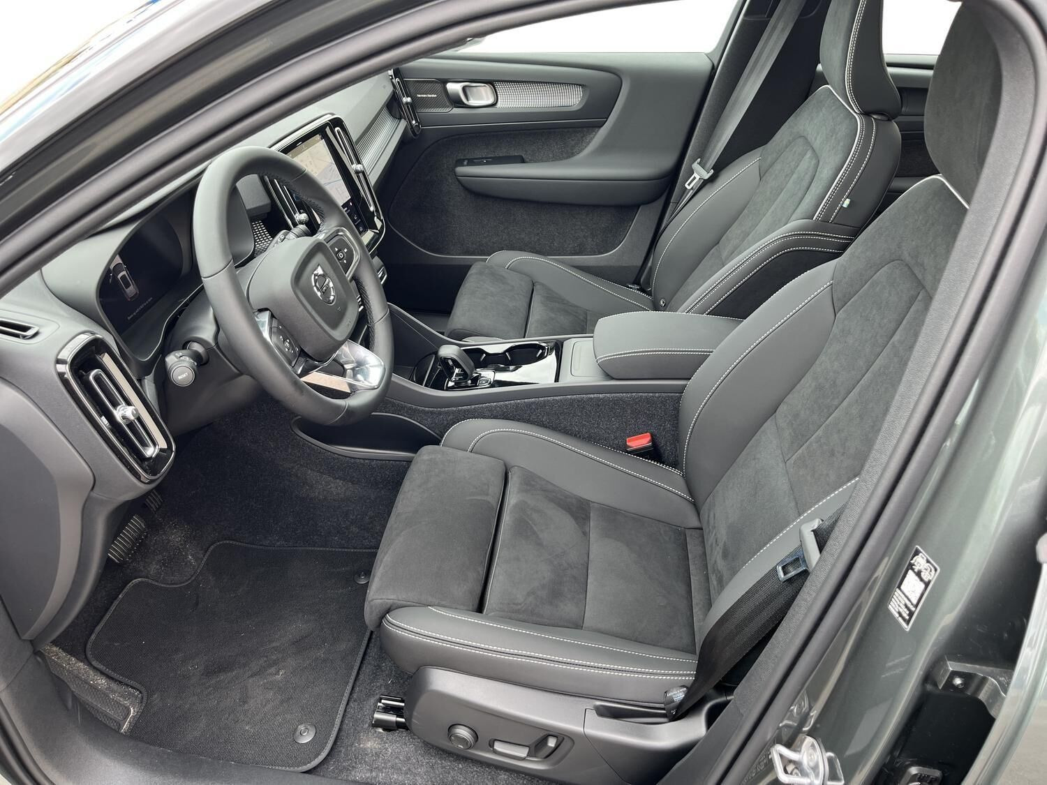Grøn Volvo EX40 fra 2026