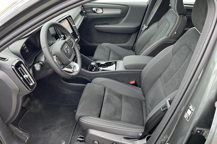 Grøn Volvo EX40 fra 2026