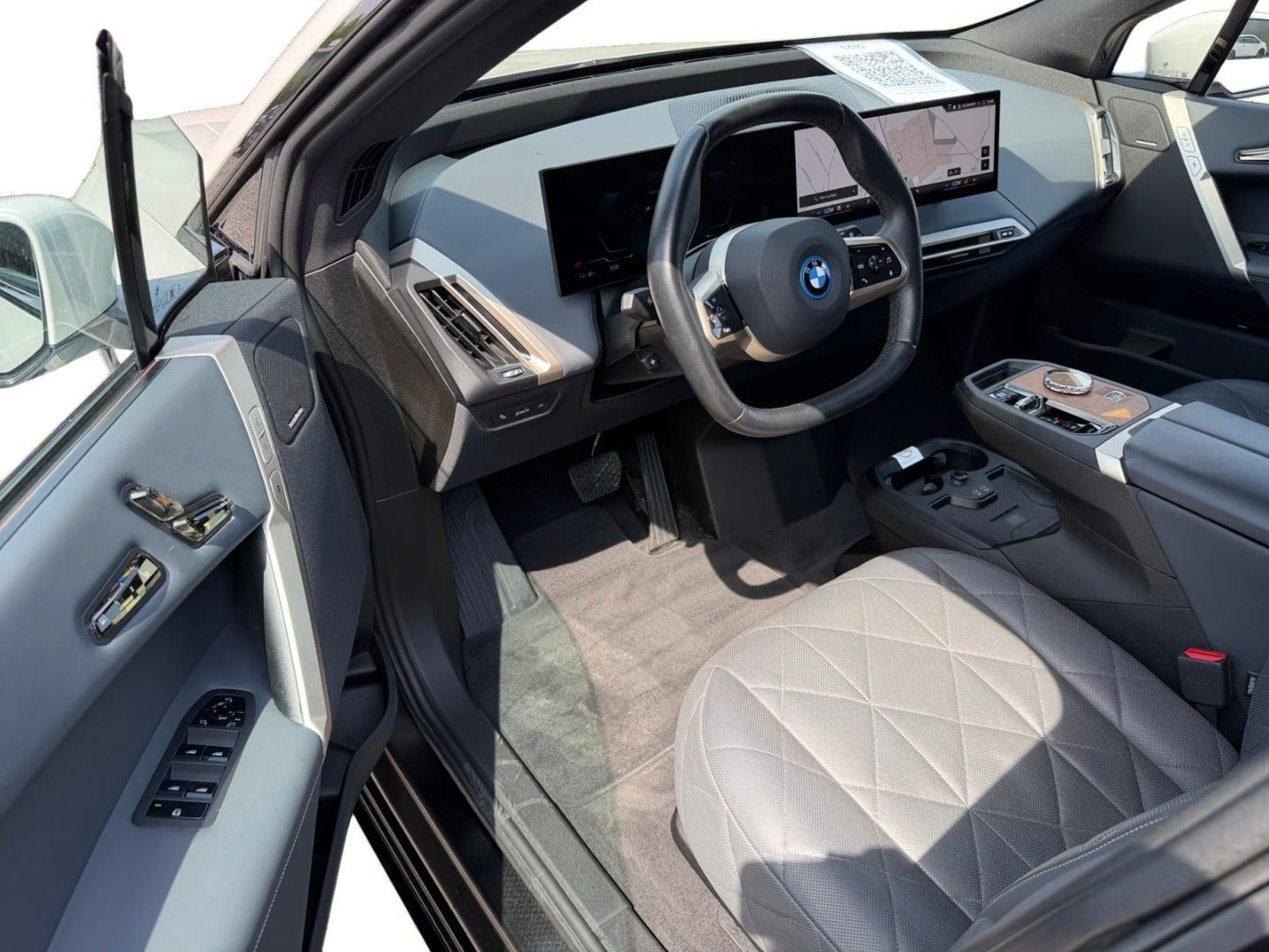 Hvid BMW iX fra 2023