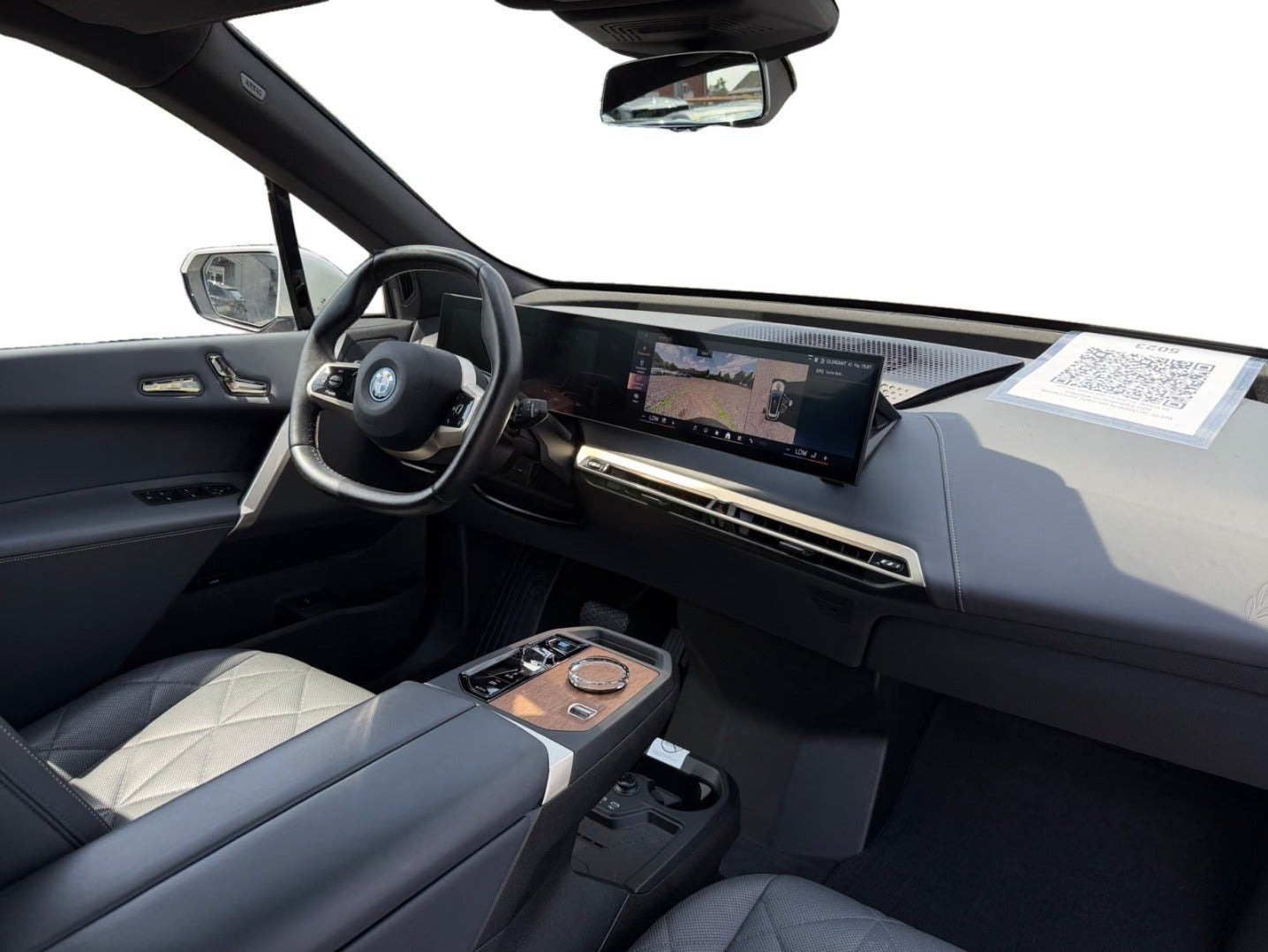 Hvid BMW iX fra 2023