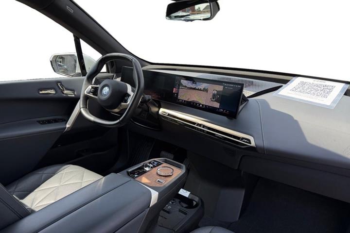Hvid BMW iX fra 2023