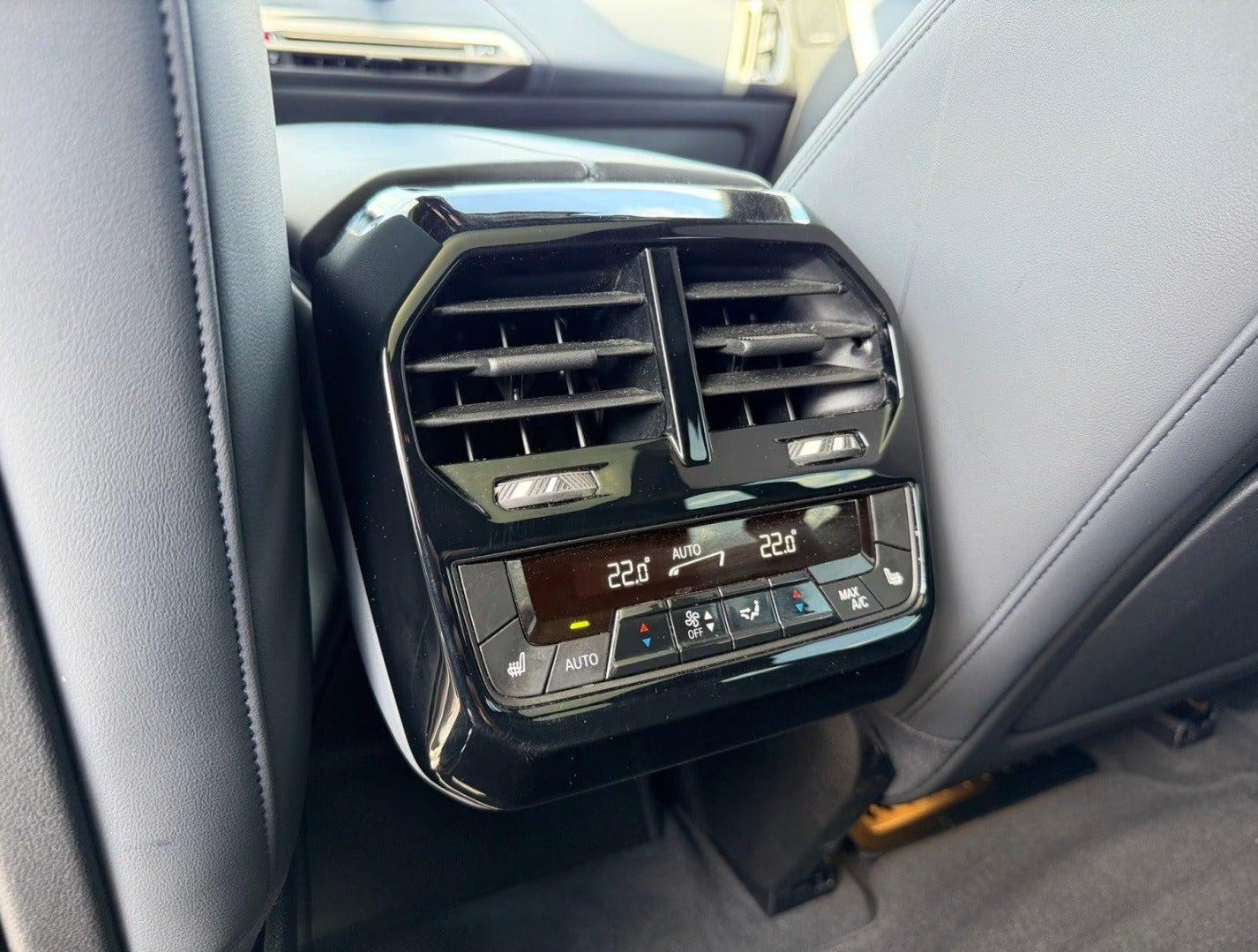 Hvid BMW iX fra 2023