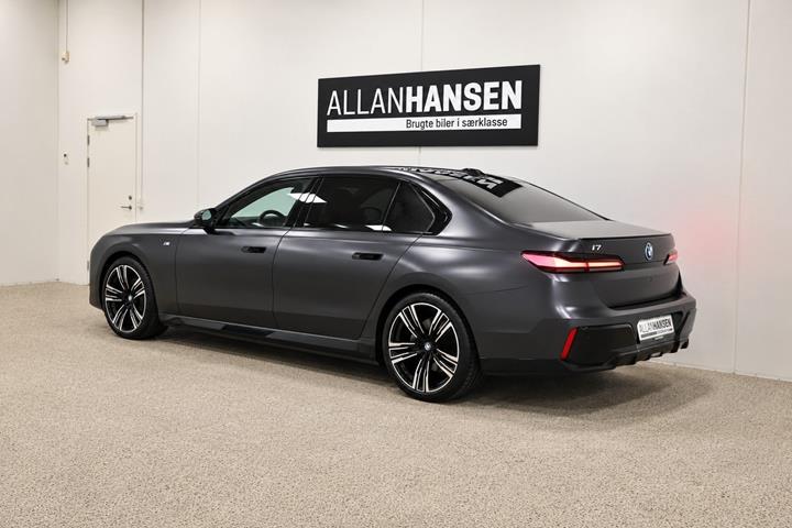 Sort BMW i7 fra 2023