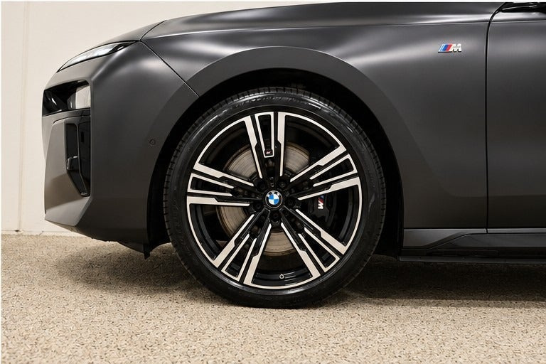 Sort BMW i7 fra 2023