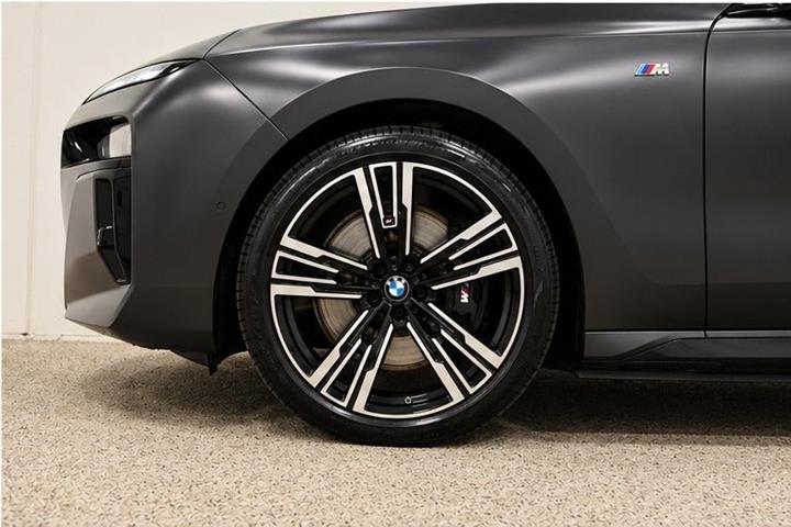 Sort BMW i7 fra 2023
