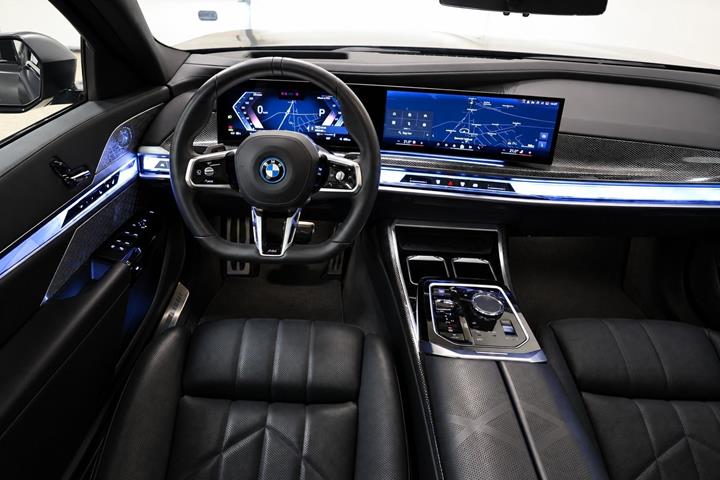 Sort BMW i7 fra 2023