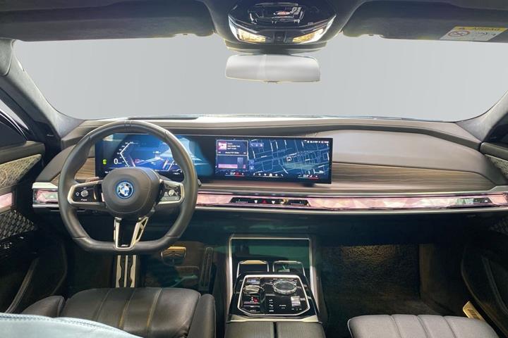 Grå BMW i7 fra 2023