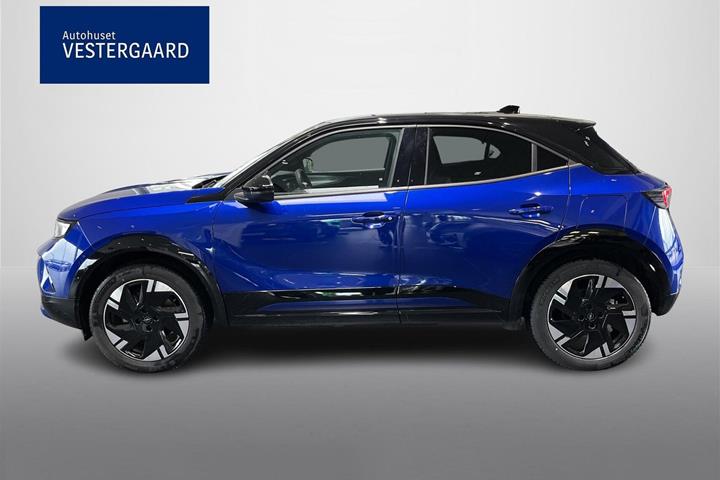 Blå Opel Mokka-e fra 2025