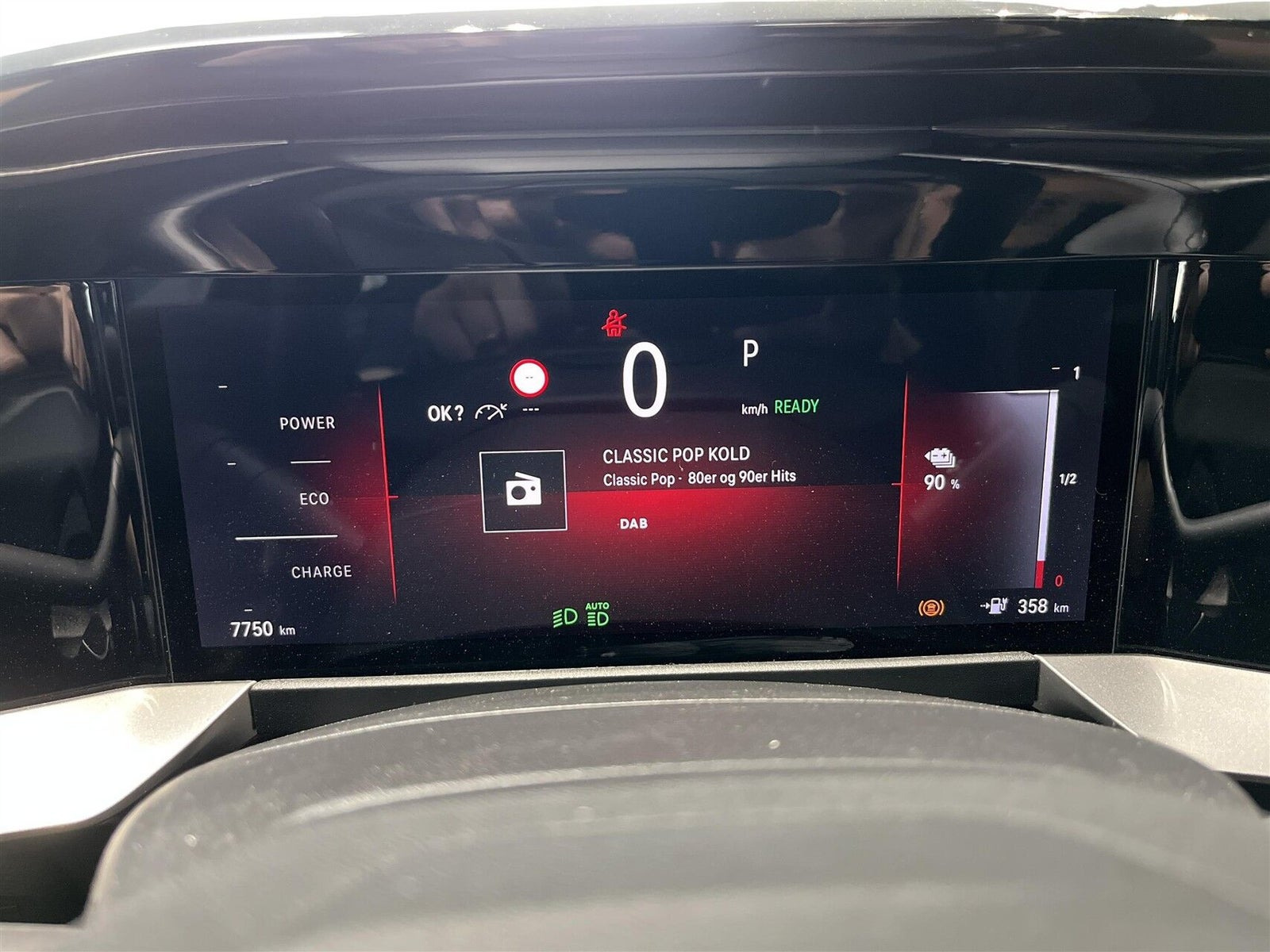 Blå Opel Mokka-e fra 2025